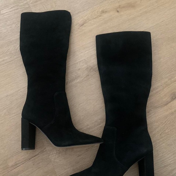 Women’s black knee high suede boots. Size 7 1/2 - Picture 4 of 5